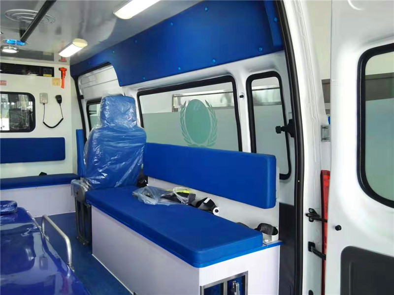 福特新世代V348長(zhǎng)軸中頂救護(hù)車