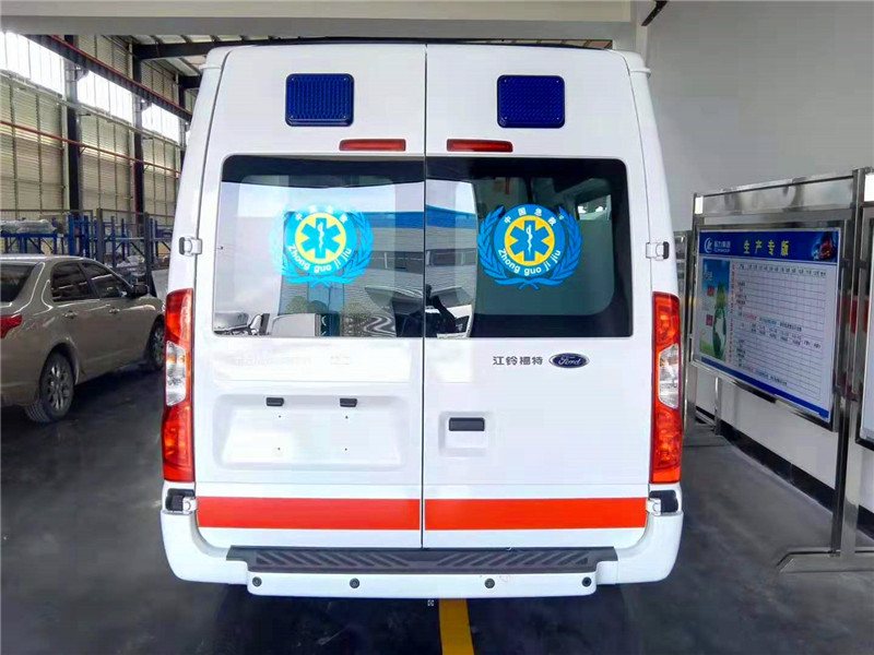 福特新世代V348長(zhǎng)軸中頂救護(hù)車
