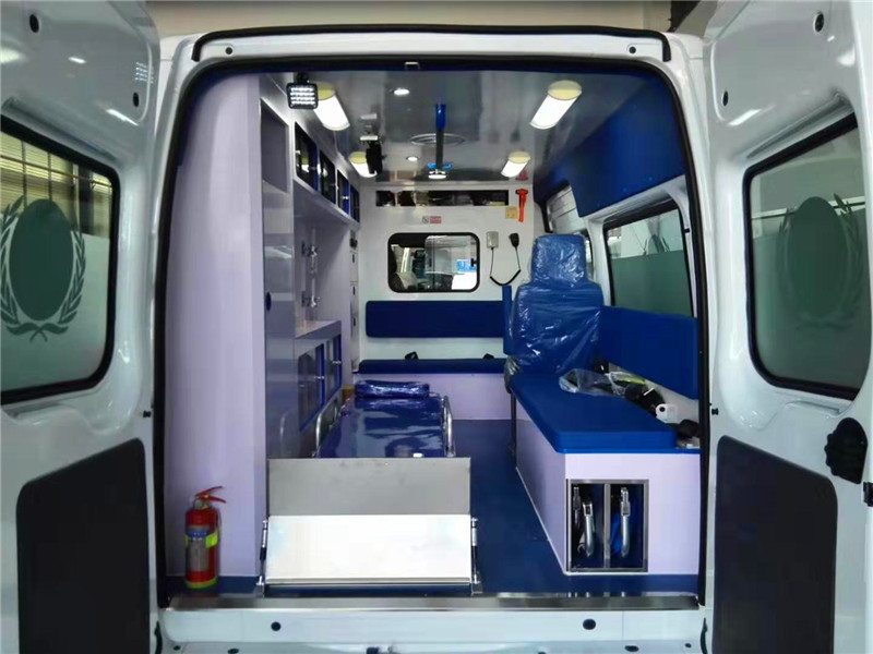 福特新世代V348長(zhǎng)軸中頂救護(hù)車