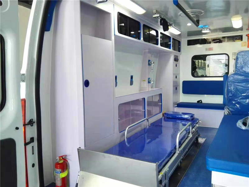 福特新世代V348長(zhǎng)軸中頂救護(hù)車