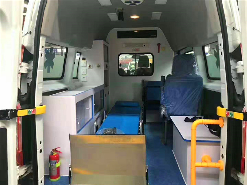 福特新全順短軸中頂運(yùn)輸型救護(hù)車(chē)（汽油）