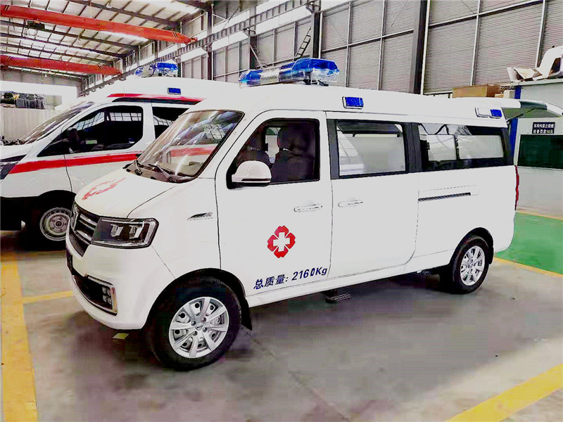 國(guó)六120金杯新海獅S轉(zhuǎn)運(yùn)型救護(hù)車(chē)