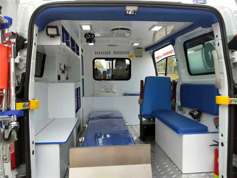 福特新全順V362短軸救護(hù)車(chē)