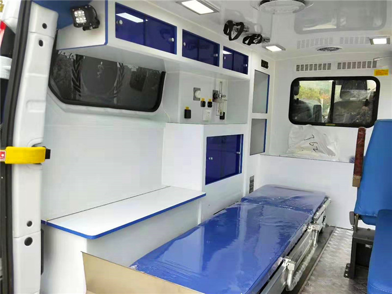 福特新全順V362短軸救護(hù)車(chē)