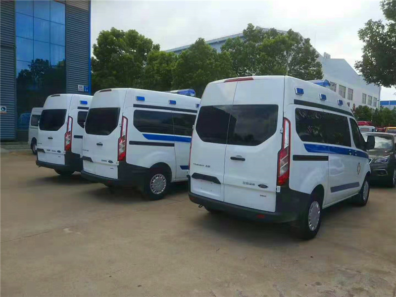 福特新全順V362短軸中頂監(jiān)護型救護車（柴油）