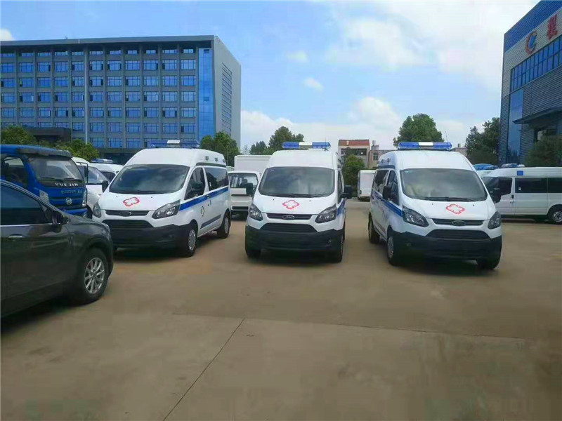 福特新全順V362短軸中頂監(jiān)護型救護車（柴油）