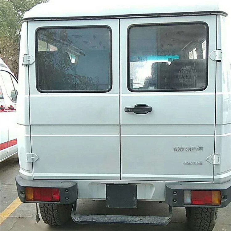 依維柯救護車（四驅越野）