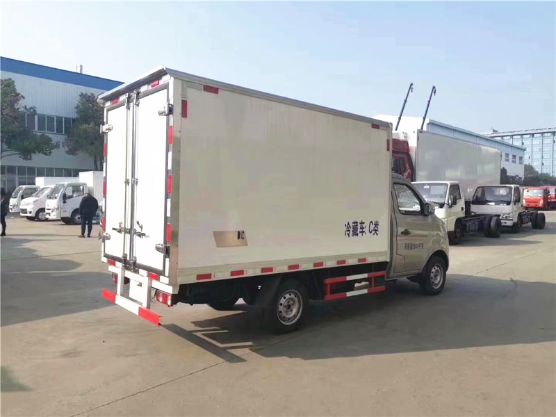 國(guó)六 長(zhǎng)安跨越王3米冷藏車
