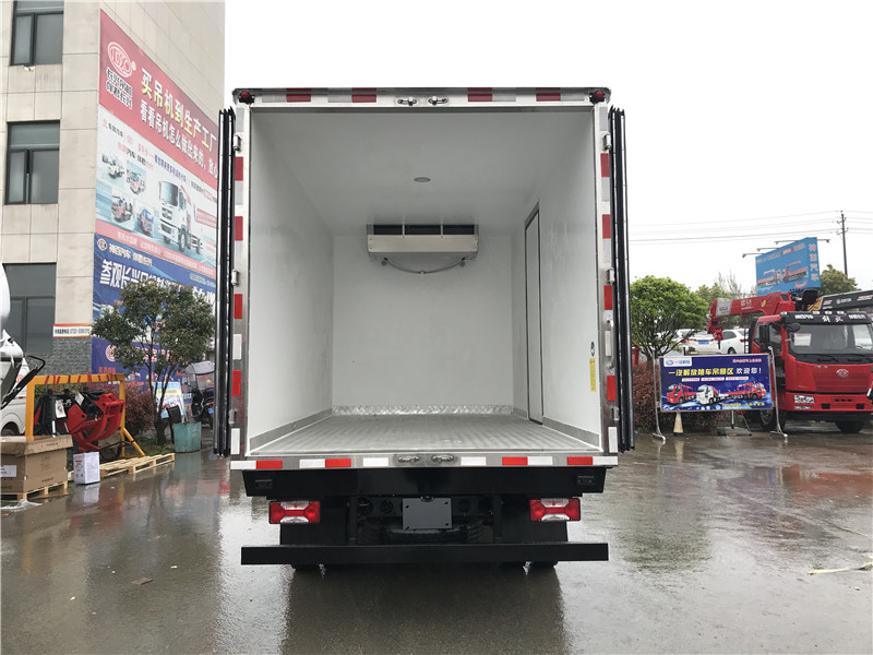國(guó)六 上汽躍進(jìn)C500自動(dòng)擋4.2米冷藏車(chē)