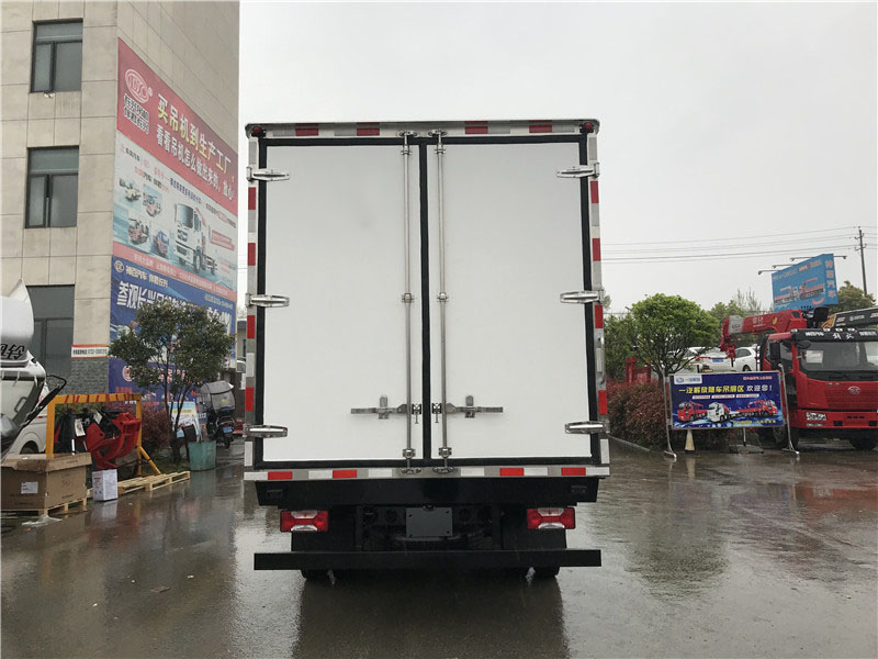 國(guó)六 上汽躍進(jìn)C500自動(dòng)擋4.2米冷藏車(chē)