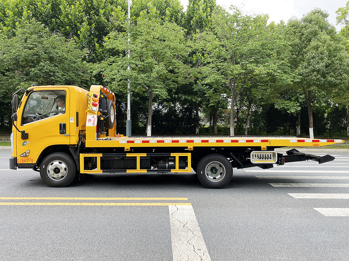 國六江鈴凱運藍(lán)牌一體板清障車