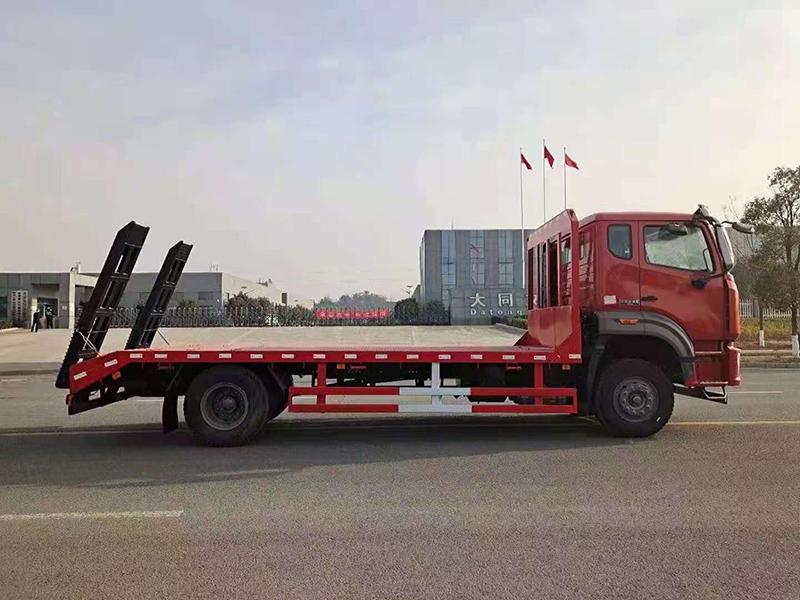 國(guó)六重汽豪沃新款平板運(yùn)輸車