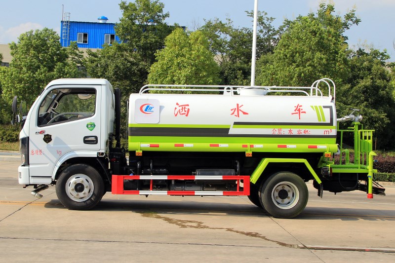 國(guó)六東風(fēng)小多利卡 5噸 灑水車(chē)