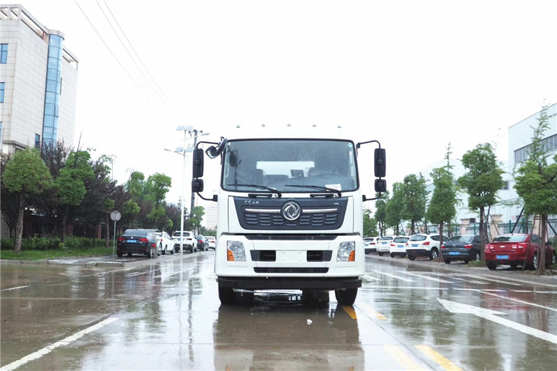 東風天龍后八輪20噸噴霧車，國六綠化噴灑車