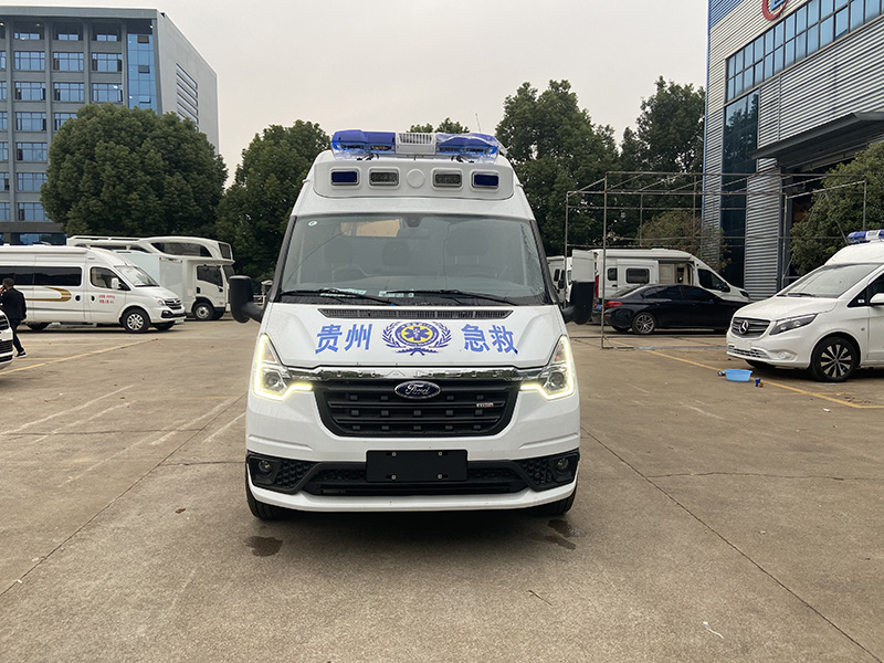 福特V348長(zhǎng)軸中頂救護(hù)車(chē)