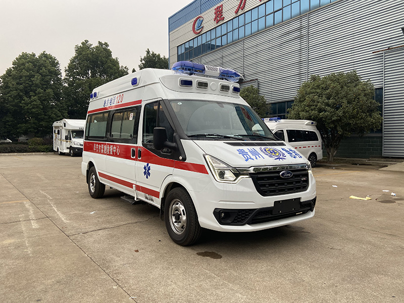 福特V348長(zhǎng)軸中頂救護(hù)車(chē)