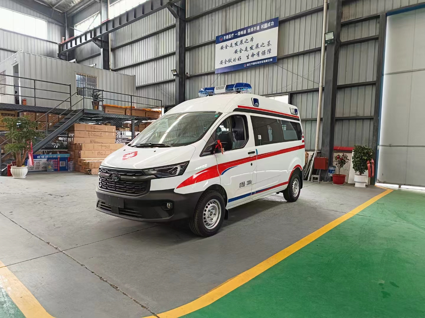福特新全順短軸中頂運(yùn)輸型救護(hù)車(chē)（汽油）