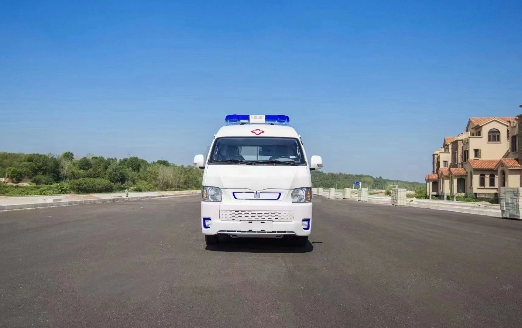 吉利純電動(dòng)救護(hù)車首款電動(dòng)急救車！