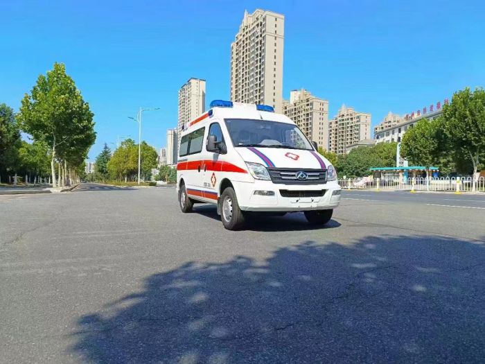 上汽大通V80長軸監(jiān)護型救護車！