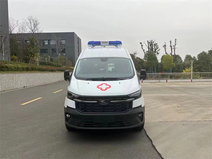 新款福特新全順T6國六監(jiān)護(hù)型救護(hù)車！